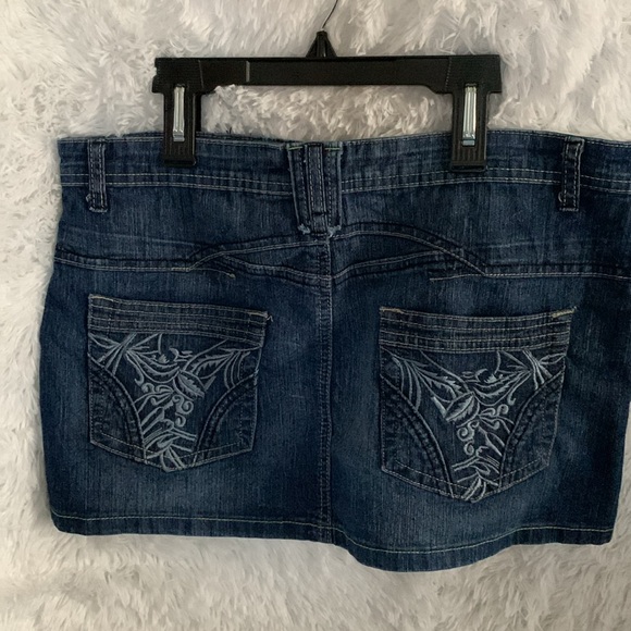 TRUE BLUE - Picture 2 of 2